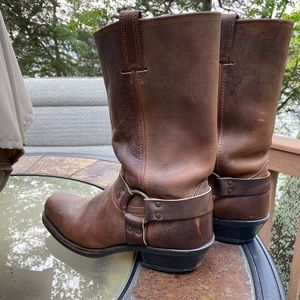 What? Incredible pair of women’s 11M Frye Harness boots already broken in!